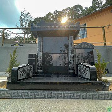 传统立碑